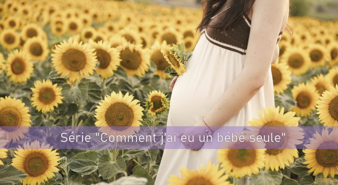 femme enceinte seule au milieu des tournesols