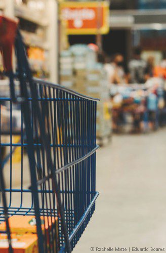 caddie dans un supermarché