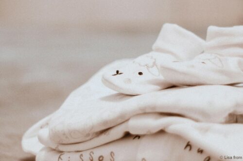 vêtements et chaussons nouveau né