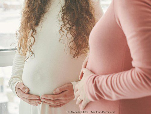 deux femmes enceintes