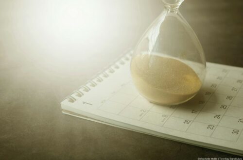 calendrier et sablier