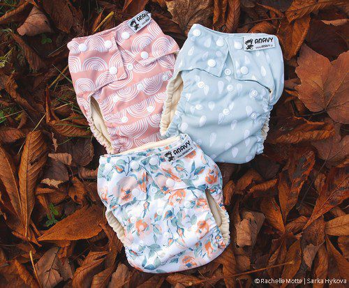 3 couches lavables sur des feuilles mortes
